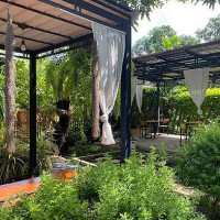ชมนาบาร์แอนด์เทอเรซ outside