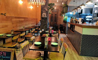 Eatdustry Thai inside
