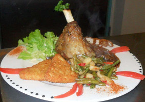 Lee Grand food