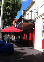 Toto's Pizza House outside