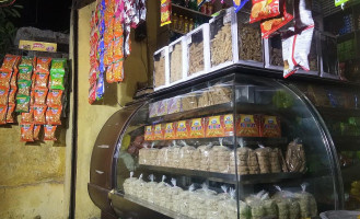 Munna Sweets outside