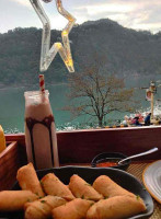 Café Lakeside outside