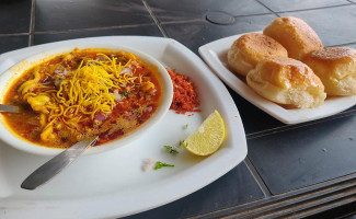 Shree Joshi Wadewale Paud Misal Cha Darbar