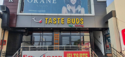Sidhu's Taste Buds outside