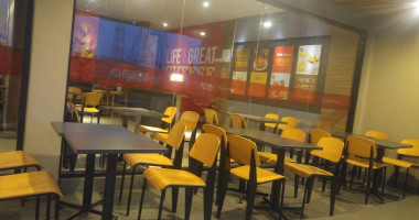 Richeese Factory Aria Putra inside
