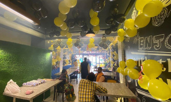 The Pizza Central .cake Wake inside