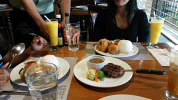 Roadhouse Cafe food