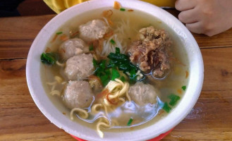 Warung Makan Putra Dhenok food