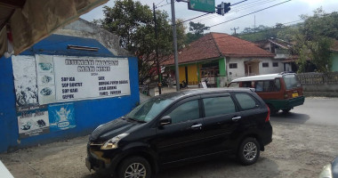 Rumah Makan Mah Nini outside