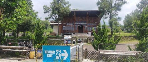 Kampung Toga Villa Resto outside