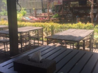 Jen Bar And Restaurant