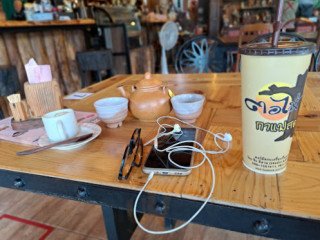 ร้านอาหารตอไม้