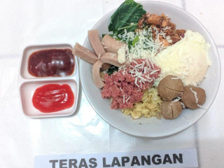 Teras Lapangan