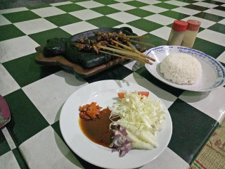 Sate Kambing Nom Pak Lakon