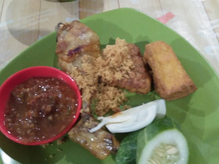 Pondok Makan Bu Pesek