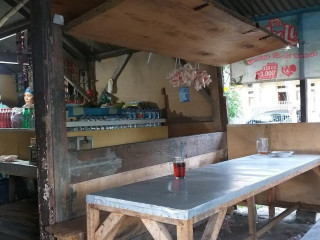 Warung Rujak Cingur Pinggir Kali Semampir