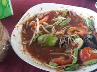 ส้มตำปูเสื่อ (som Tam Pu Suea)