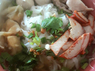 ร้านก๋วยเตี๋ยวหมูน้ำใสต้าบ่โอ อุมลองซอย 1 ต ล้อมแรด อ เถิน จ ลำปาง