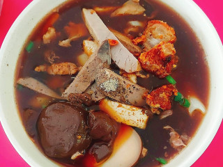 ก๋วยจั๊บนครสวรรค์ ข้าวขาหมู หมูแดง Kuai Chap Nakhon Sawan