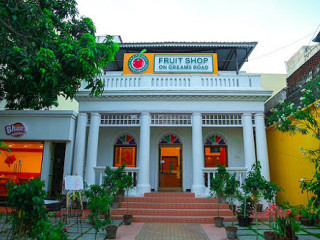 Fruit Shop On Greams Road, Puducherry