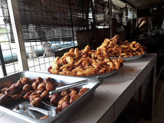 Gerai Goreng Pisang Sanggar Madu Haji Ladale