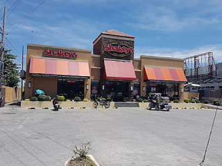 Shakey's Pizza Parlor