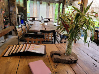 Cafe Molave And Souvenirs