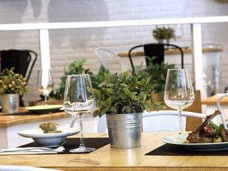 Nic's Cafe And Catering
