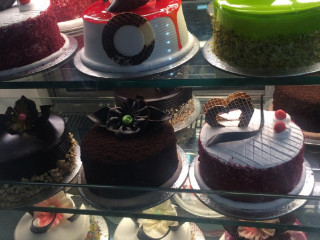 Hotlines Sweets And Bakery